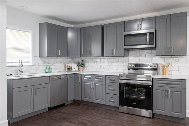 3411 E 36TH Street, Kansas City, MO 64128