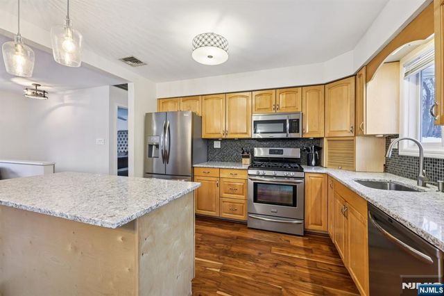 4 Birch Road, Ringwood, NJ 07456