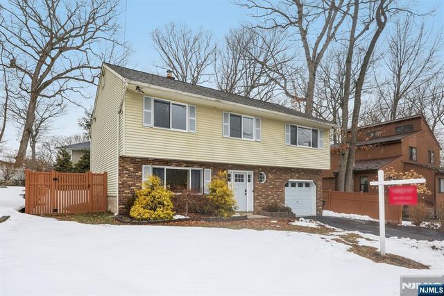 4 Birch Road, Ringwood, NJ 07456