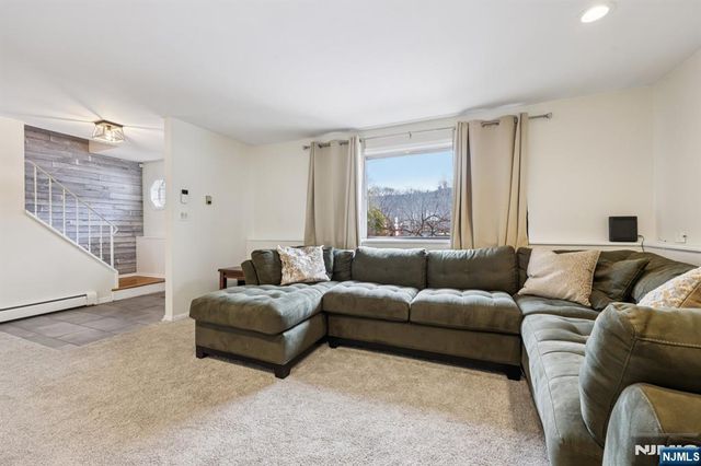 4 Birch Road, Ringwood, NJ 07456