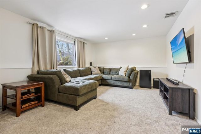 4 Birch Road, Ringwood, NJ 07456