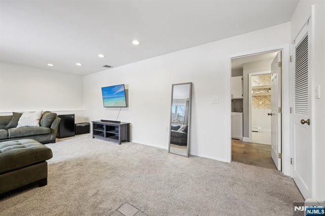 4 Birch Road, Ringwood, NJ 07456