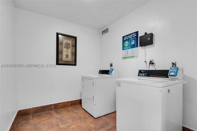 9001 SW 77th Ave C402, Miami, FL 33156