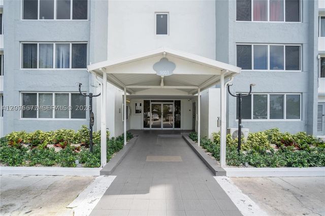 9001 SW 77th Ave C402, Miami, FL 33156