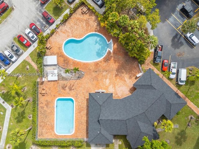 9001 SW 77th Ave C402, Miami, FL 33156