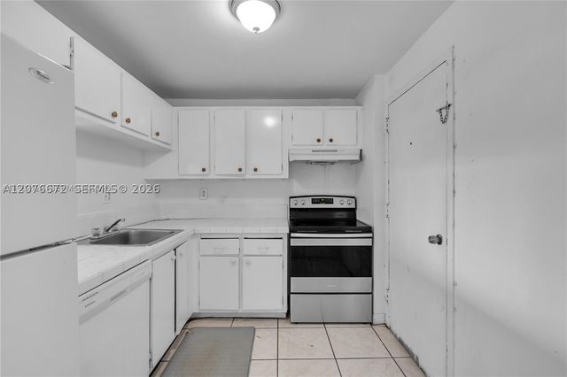 9001 SW 77th Ave C402, Miami, FL 33156