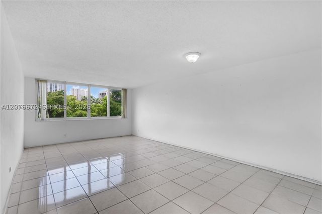 9001 SW 77th Ave C402, Miami, FL 33156