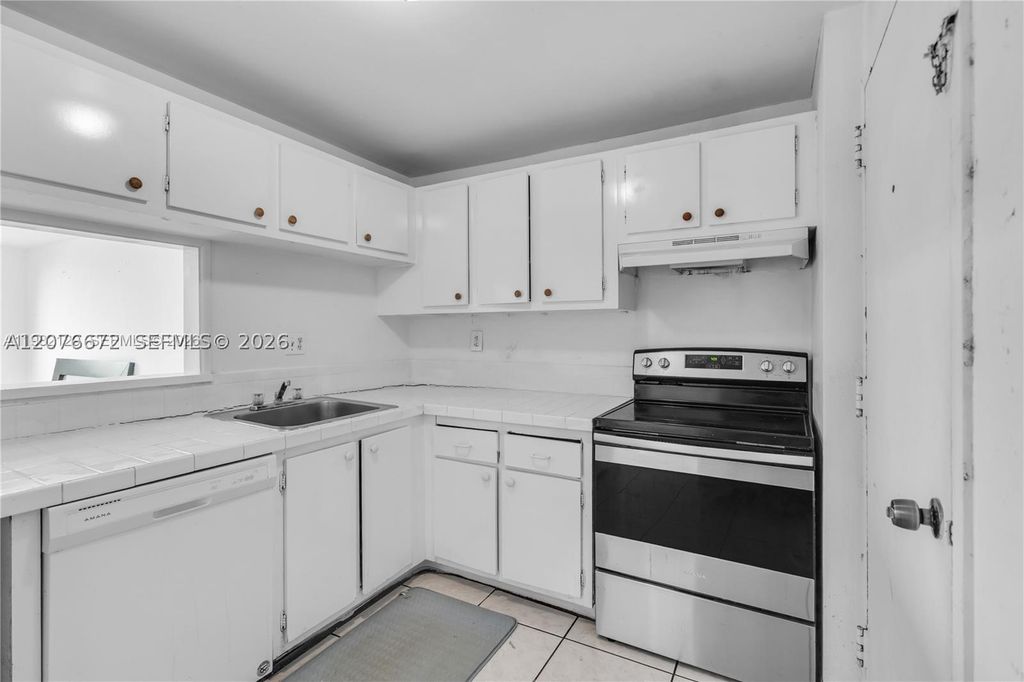 9001 SW 77th Ave C402, Miami, FL 33156