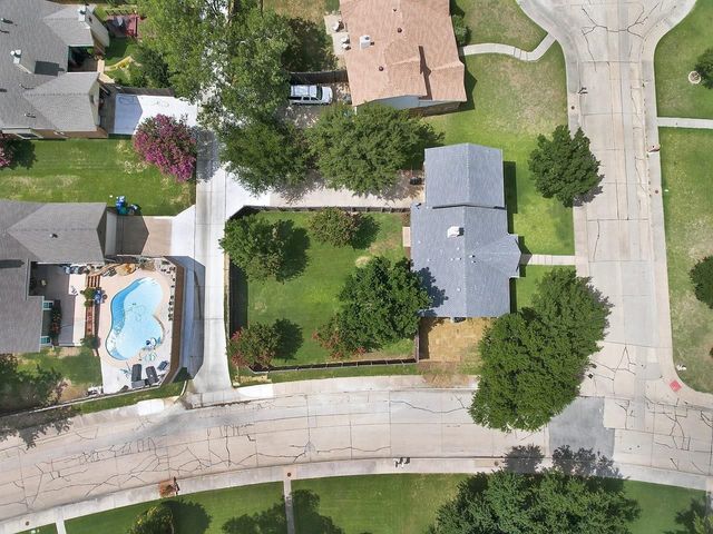 2037 Oakbluff Circle, Carrollton, TX 75007