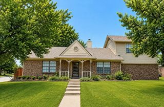 2037 Oakbluff Circle, Carrollton, TX 75007
