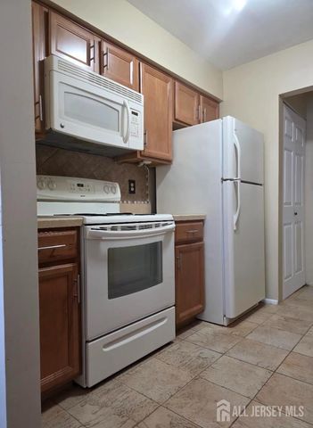 90 Almond Drive, Franklin Twsp, NJ 08873