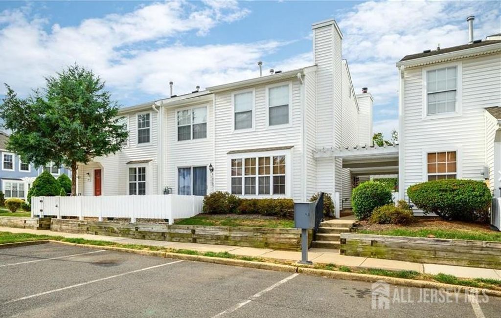 90 Almond Drive, Franklin Twsp, NJ 08873