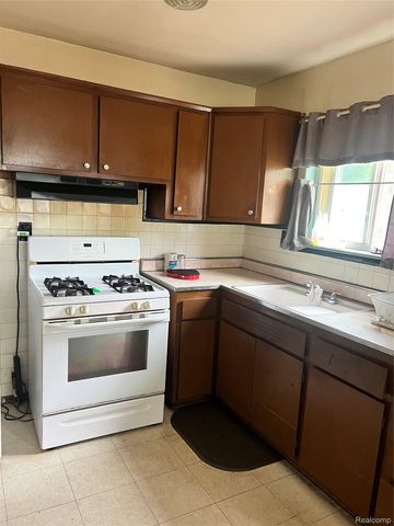 8064 Timken Avenue, Warren, MI 48089