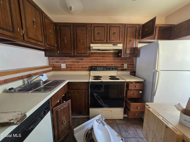 1005 Rockport Court, East Greenbush, NY 12061