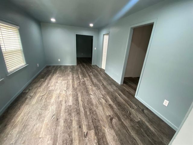 555 E Harmon Drive, Midwest City, OK 73110