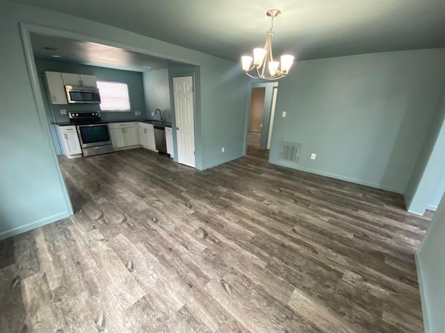 555 E Harmon Drive, Midwest City, OK 73110