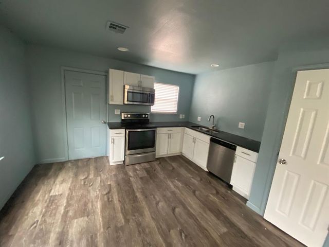 555 E Harmon Drive, Midwest City, OK 73110