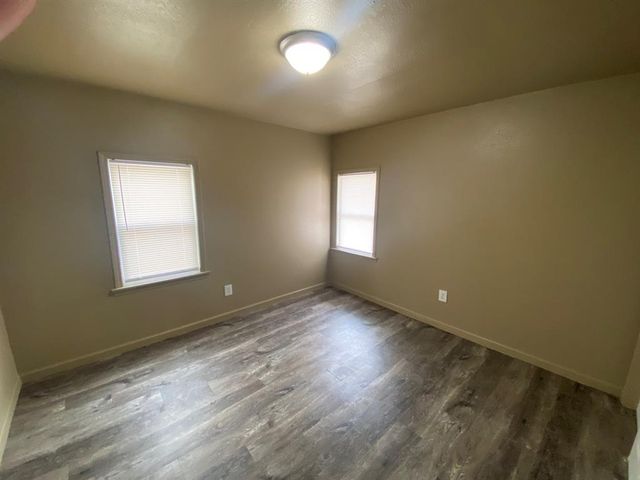 555 E Harmon Drive, Midwest City, OK 73110