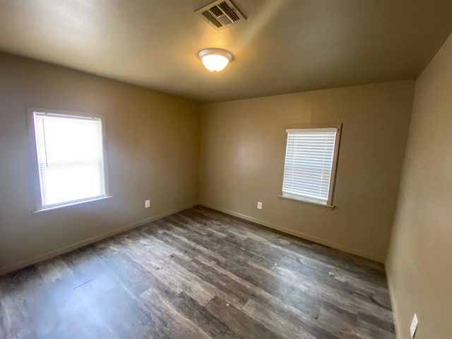 555 E Harmon Drive, Midwest City, OK 73110