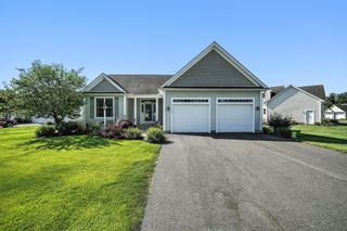 16 Broadleaf Circle 16, East Longmeadow, MA 01028