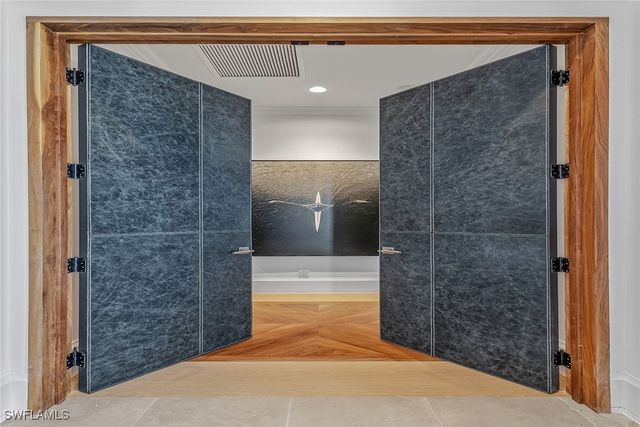 2243 Residence CIR, Naples, FL 34105