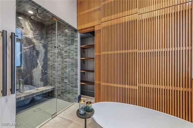 2243 Residence CIR, Naples, FL 34105