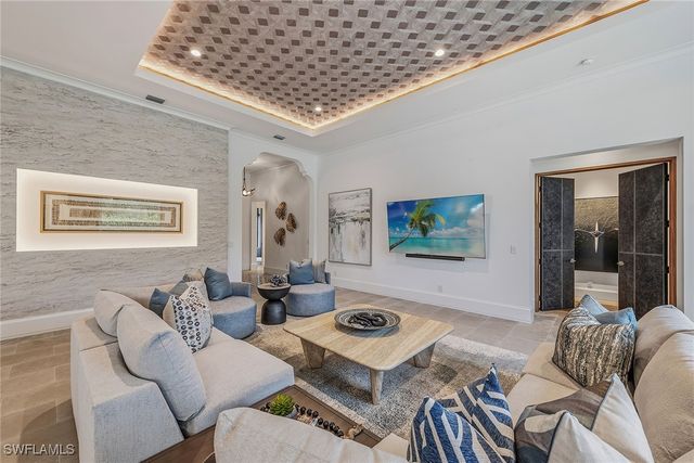 2243 Residence CIR, Naples, FL 34105