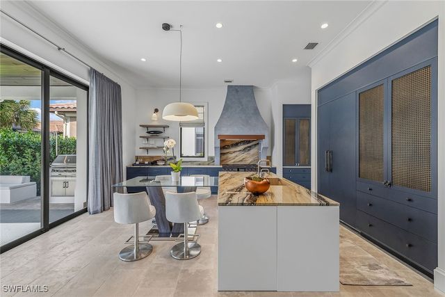 2243 Residence CIR, Naples, FL 34105