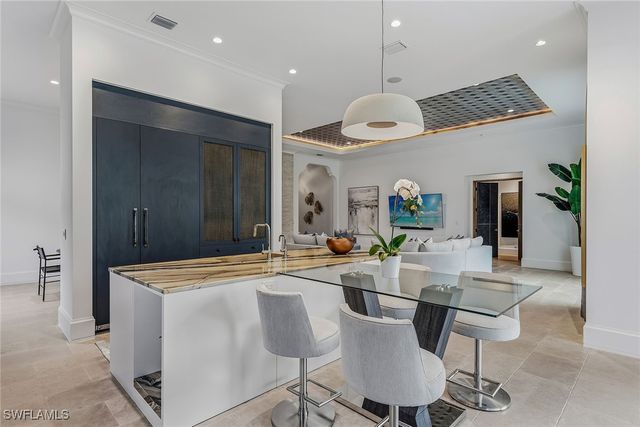 2243 Residence CIR, Naples, FL 34105