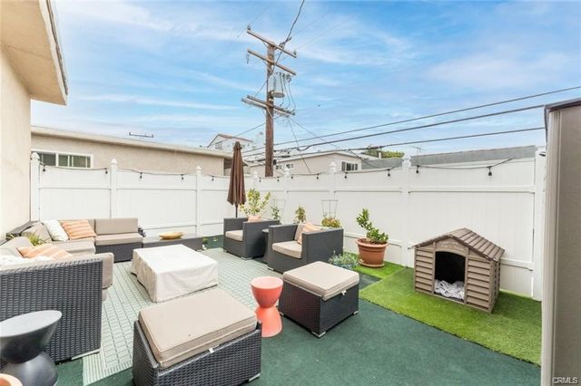943 19th, Santa Monica, CA 90403
