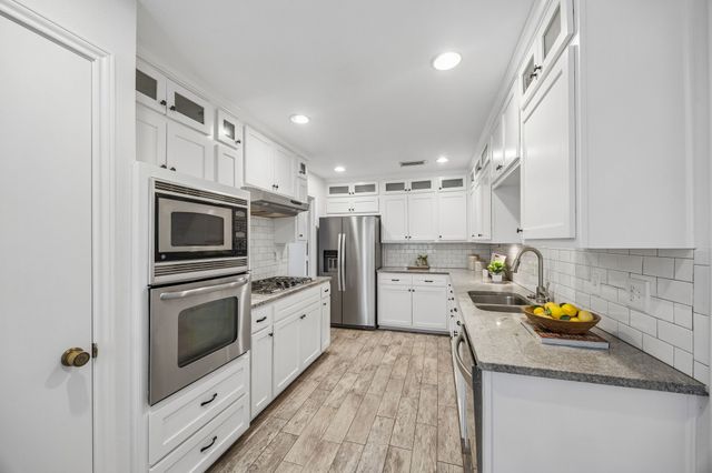 8043 Moss Meadows Drive, Dallas, TX 75231