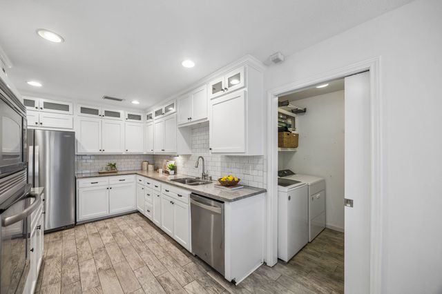 8043 Moss Meadows Drive, Dallas, TX 75231