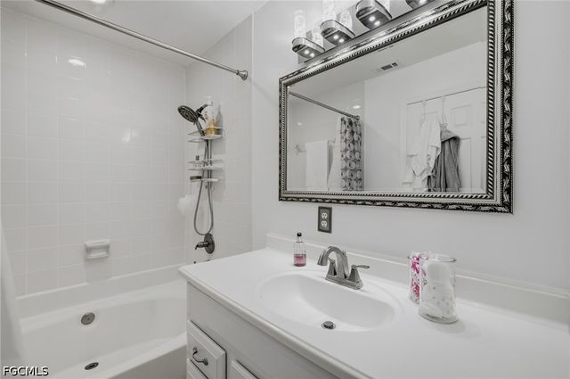 55 Emerald Woods DR C9, Naples, FL 34108