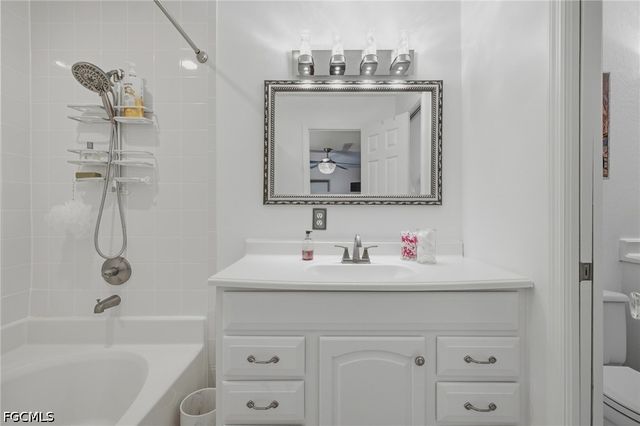 55 Emerald Woods DR C9, Naples, FL 34108