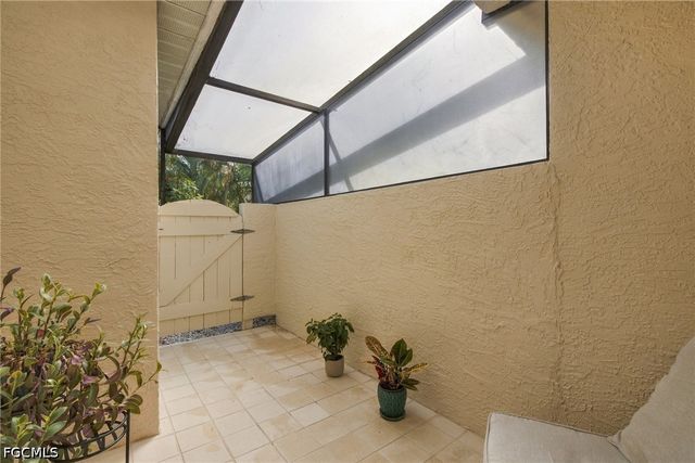 55 Emerald Woods DR C9, Naples, FL 34108