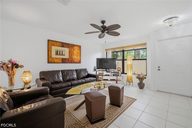 55 Emerald Woods DR C9, Naples, FL 34108