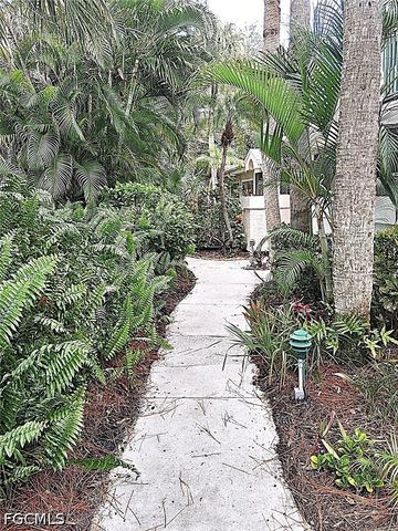 55 Emerald Woods DR C9, Naples, FL 34108