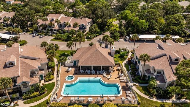 55 Emerald Woods DR C9, Naples, FL 34108