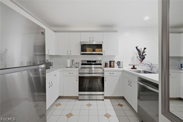 55 Emerald Woods DR C9, Naples, FL 34108