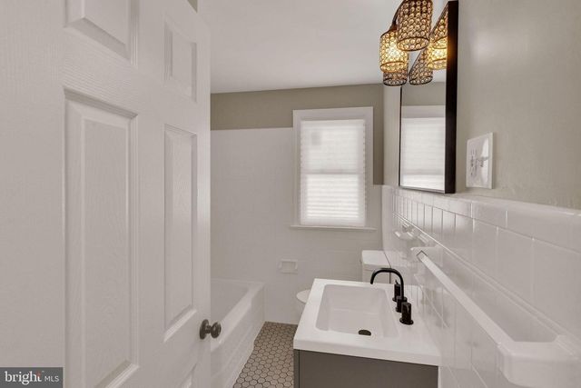 255 REGINA AVE, Hamilton, NJ 08619