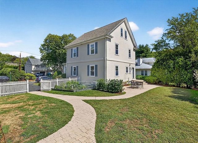 39 Twitchell, Wellesley, MA 02481