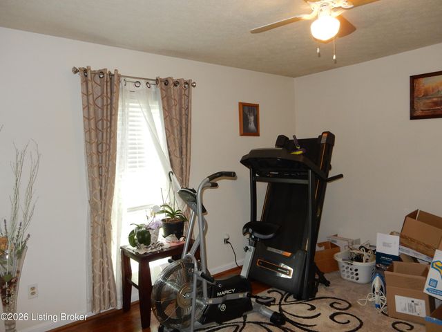 1318 Worth Ave, Shepherdsville, KY 40165