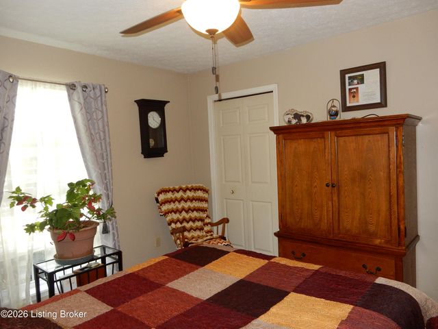 1318 Worth Ave, Shepherdsville, KY 40165