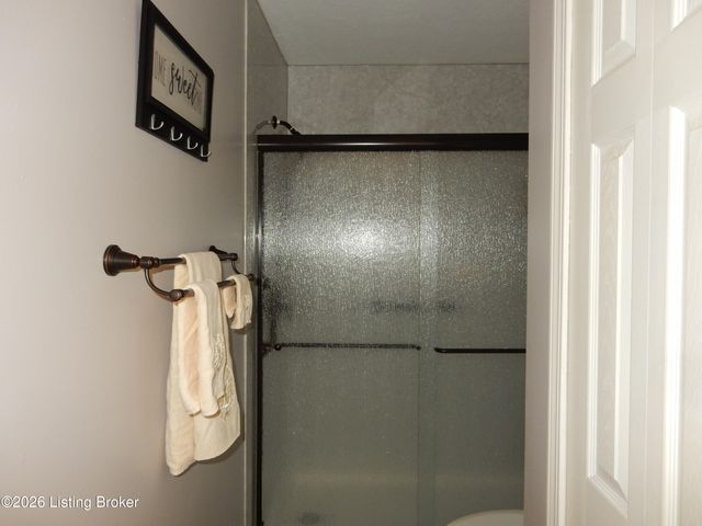 1318 Worth Ave, Shepherdsville, KY 40165