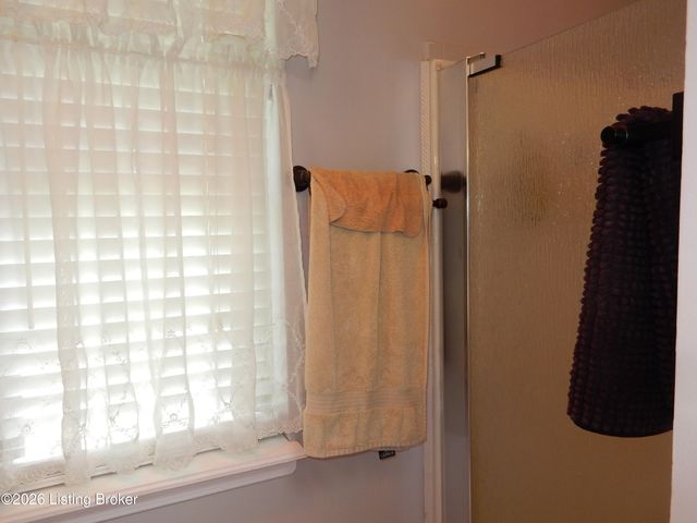 1318 Worth Ave, Shepherdsville, KY 40165