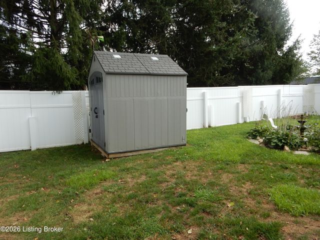 1318 Worth Ave, Shepherdsville, KY 40165