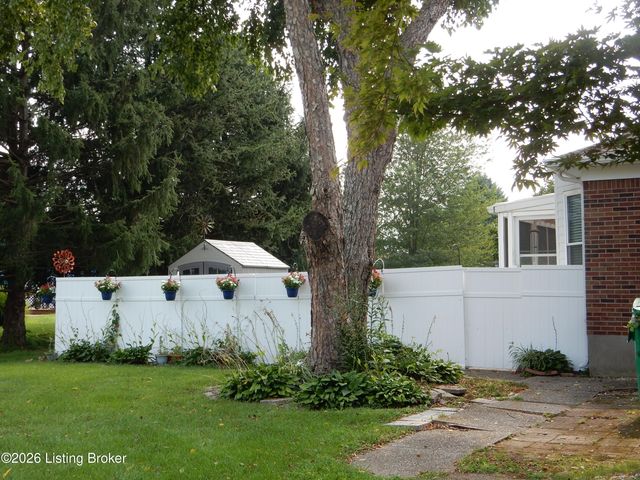 1318 Worth Ave, Shepherdsville, KY 40165