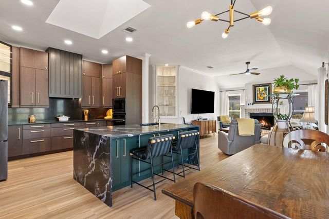 123 Clubhouse DR, Lakeway, TX 78734