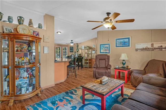1264 Jones Way SE, Darien, GA 31305