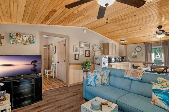 1264 Jones Way SE, Darien, GA 31305
